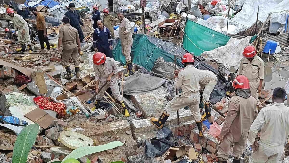 دہلی کے جیت پور میں 100 فٹ بلند دیوار گرنے سے 8 ہلاکتیں، ریسکیو آپریشن جاری