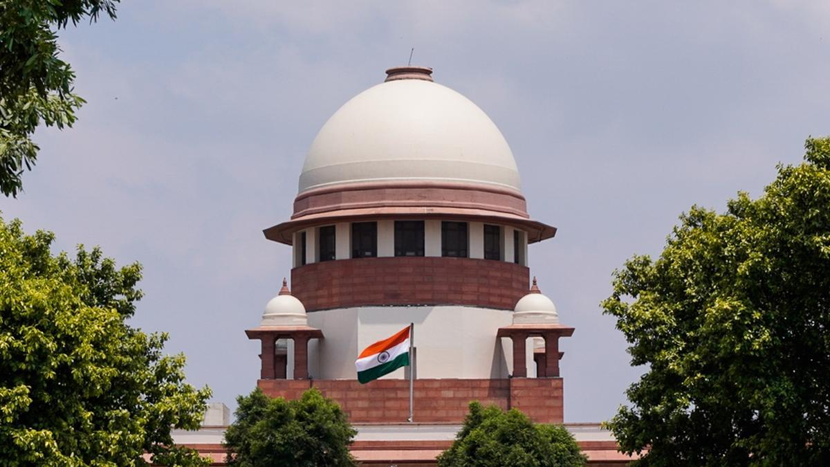 جمہوریت کے تحفظ سے متعلق اصول سازی کی عرضی، سپریم کورٹ نے الیکشن کمیشن کو نوٹس جاری کیا