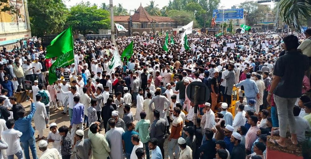 بیلگام میں قرآن سوزی کے خلاف ہزاروں افراد کا پرامن احتجاج، ملزم کی گرفتاری کا مطالبہ