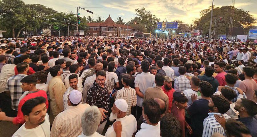 بیلگام: مسجد سے چوری کی گئی قرآن و حدیث کی کتابیں قریبی کھیت میں نذر آتش؛ مسلمانوں میں شدید غم و غصہ؛ مظاہرے میں تین دن کے اندر خاطیوں کی گرفتاری کا مطالبہ