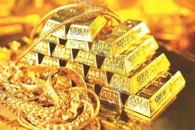 سونے کی بڑھتی قیمتوں کا سلسلہ جاری، چاندی پھر سستی ہوگئی