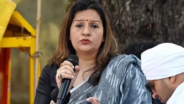 بی جے پی کے اشارے پر ایس آئی آر کے ذریعے ووٹروں کو نکالا جا رہا ہے: پرینکا چترویدی کا الزام