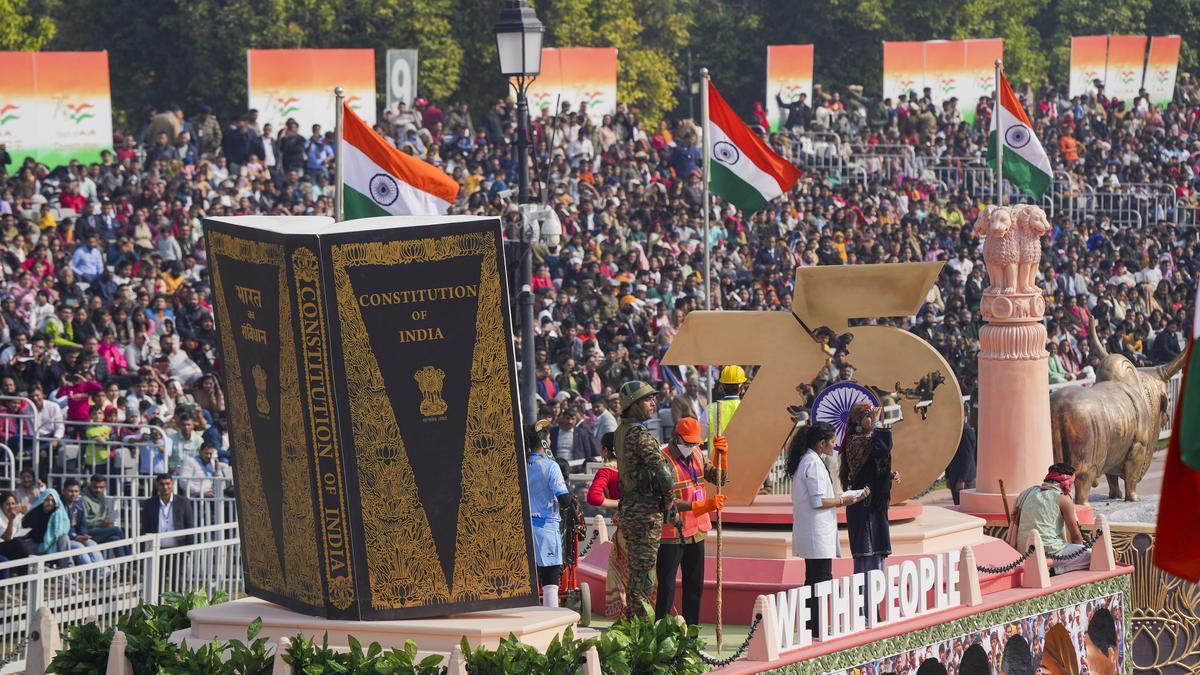 یوم جمہوریہ کی تقریبات: کرتویہ پتھ پر طاقت اور ثقافت کے شاندار مظاہرے