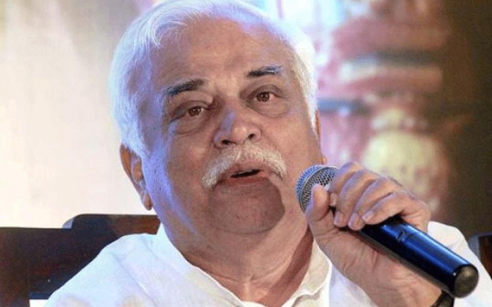 بھٹکل: آر وی دیشپانڈے کا بیان – اگر میں وزیراعلیٰ ہوتا تو پانچ ضمانتی اسکیمیں نافذ نہ کرتا؛ صرف خواتین کو فائدہ دینے پر بھی کی تنقید، بعد میں کی اپنے بیان کی وضاحت